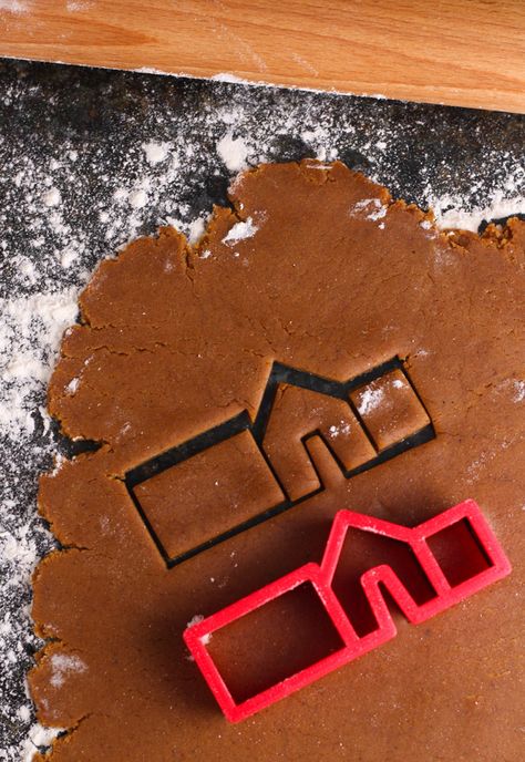 Mini Ginger Bread Houses, House Cookies, Mini Gingerbread House, Gingerbread House Cookies, Cookie House, Gingerbread House Decorations, Christmas Gingerbread House, Gingerbread Houses, Christmas Cooking