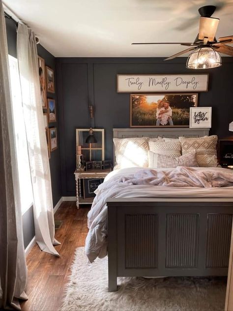 First Home Ideas Decor Couples Master Bedrooms, Single Wide Master Bed Remodel, Double Wide Bedroom Ideas, Farm Houseplans Interior Decor Bedroom, Small Mobile Home Bedroom Ideas, Dark Farmhouse Bedroom, Rustic Bedroom Ideas For Couples, Black Farmhouse Bedroom, Husband And Wife Bedroom Ideas