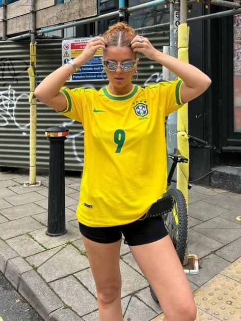 Brazil Clothing, Soccer Outfit, Soccer Tees, Sporty Spice, Festival Looks, Tee Outfit, Gaming Clothes, Cute Fits, Casual Style Outfits