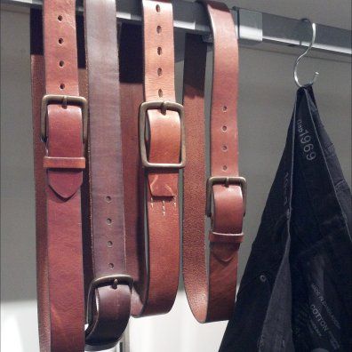 Belt Display Retail, Boutique Store Displays, Belt Organizer, Belt Display, Spirit Store, Retail Fixtures, Visual Merchandising Displays, Boutique Display, Luxury Belts