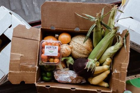 Produce Boxes Farmers' Market, Farmers Market Stand, Csa Box, Community Supported Agriculture, Farm Store, Local Farmers Market, Yellow Squash, Farmers Markets, Local Farm