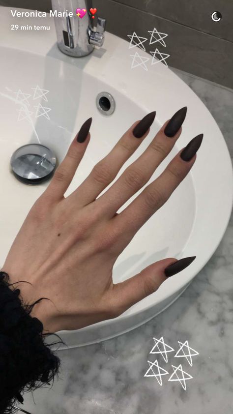 inst:evamaybe Snap: evamaybe9 Long Black Nails, Vampire Nails, Witch Nails, Gothic Nails, Goth Nails, Gothic Makeup, Nail Patterns, Manicure Y Pedicure, Pretty Acrylic Nails