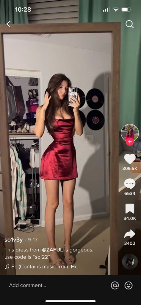 Red Hoco Dress, Hoco Dresses Red, Money Dress, Dark Red Dresses, Tight Dress Outfit, Hoco Dress, Classy Prom Dresses, Homecoming Dresses Tight, Dresses Tight