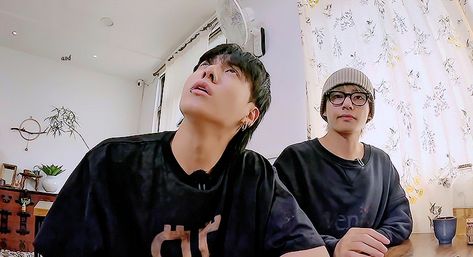 Taekook Gif, Gif Taekook, Bts Taekook, Black Wallpaper, Bts Wallpaper, Kim Taehyung, Gif, Bts, Fan Art