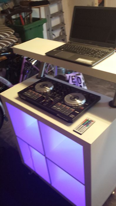 Holy crap, this would be so easy to build and transport!!! - - -  IKEA Expedit DJ Booth for LoungeBar - IKEA Hackers Small Dj Setup, Booth Diy, Dj Decks, Dj Stand, Dj Table, Kallax Hack, Ikea Raskog, Dj Room, Pioneer Ddj