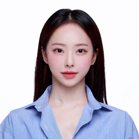 loona vivi id visa mugshot icon layout kpop Beauty And The Beat, Korean Photo, Passport Photo, Id Photo, Odd Eyes, Olivia Hye, 1 Girl, Mug Shots, Kpop Girl Groups