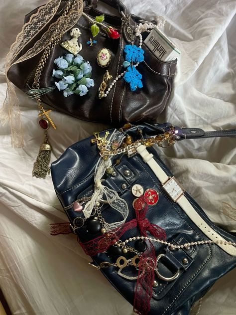 Purses With Keychains, Ribbon On Purse, Vintage Messenger Bag Aesthetic, Upcycle Purses Ideas, Bows On Bags, Jane Birkinfying Bag, Vintage Leather Bag Outfit, Jane Birkinifying Bag, Purse With Charms