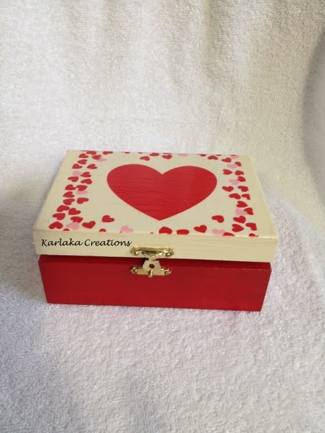 Valentine's Box Painted Box Ideas For Boyfriend, Box Painting Ideas For Boyfriend, Wood Box Painting Ideas For Boyfriend, Painted Box For Boyfriend, Wooden Jewelry Boxes Diy Paint, Wooden Box Painting Ideas Boyfriend, Small Box Painting Ideas, Wood Box Painting Ideas Easy, Box Painting Ideas Easy