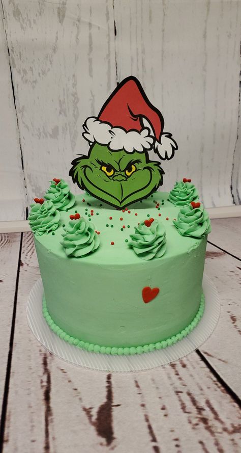 Christmas Cakes Grinch, Grinch Cale, Grinch Birthday Smash Cake, Grinch Birthday Party Cupcakes, Grinch Cake Decorations, Grinch Buttercream Cake, Grinch Birthday Party 1st, Christmas Cake Grinch, Grinch Theme Birthday Cake