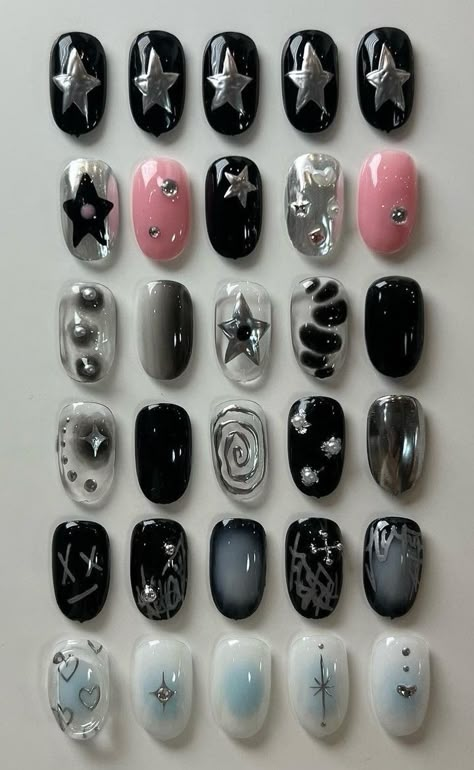 Xg Nails Inspired, Long Nails Ombre, Seventeen Nail Art, Black Nails Summer, Grunge Nails Acrylic 90s, New Jeans Nails, Nails Xiaohongshu, Simple Christmas Nails Almond, Nail Design Dark