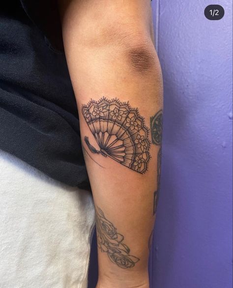 Folding Fan Tattoo, Filipino Tattoos, Fan Tattoo, Line Art Tattoos, Dainty Tattoos, Folding Fan, Simplistic Tattoos, Piercing Tattoo, Creative Tattoos