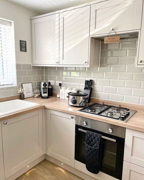 Small Fitted Kitchen Ideas, Light Grey Kitchen Wooden Worktop, Kitchen Ideas Wooden Worktop, Howdens Witney Dove Grey, Grey Kitchen Wood Worktop, Howdens Dove Grey Kitchen, Neutral Small Kitchen, Diy Kitchens Uk, Grey Kitchen With Wooden Worktop