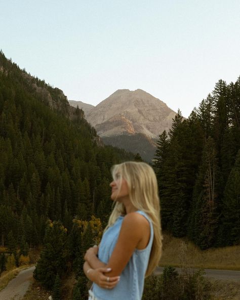 Artsy Outdoor Photoshoot, Outdoor Film Photography, Mountains Photoshoot, Photos Shoot Ideas, Colorado Photoshoot, Mt Lemmon, Posing Prompts, Mountain Photoshoot, Dream Photoshoot