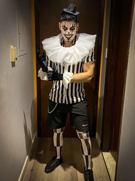 Clown Men Costumes, Scary Costume Ideas For Men, Halloween Costumes Men Scary, Clown Makeup Men, Mens Clown Costume, Gay Halloween Costumes, Black Dress Halloween Costume, Black And White Clown, Halloween Costumes For Men