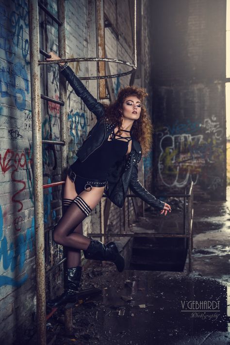 Rock Photoshoot Ideas, Abandoned Places Photoshoot, Industrial Photoshoot Ideas, Abandoned Photoshoot, Rock Poses, Industrial Photoshoot, Rock Photoshoot, Fashion Model Poses, Foto Shoot