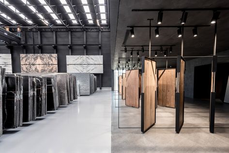 Gallery of Grupo Arca Showroom / Esrawe Studio - 13 Black Painted Walls, Ceiling Finishes, Small Entrance, Internal Courtyard, Multipurpose Room, Famous Architects, Showroom Design, Exterior Cladding, Organic Architecture