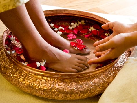 Jiva Spa In Jaipur - Rambagh Palace, Jaipur Comfort Recipes, Rose Petal Bath, Spa Recipes, Massage Envy, Massage Center, Aromatherapy Massage, Hand Massage, Foot Soak, Foot Spa