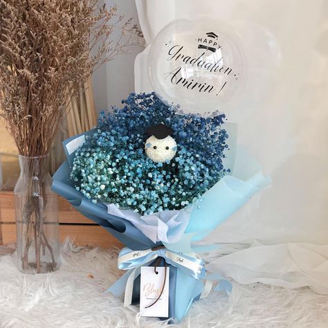 Galaxy Bouquet, Bouquet Baby Breath, Graduation Flowers Bouquet, Graduation Flower Bouquet, Bouquet Graduation, Blush Balloons, Graduation Bouquet, Graduation Flowers, Blush Bouquet