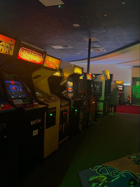 Fnaf 80s Aesthetic, 80s Video Game Aesthetic, 90s Game Aesthetic, Old Arcade Aesthetic, Old 90s Aesthetic, Vintage Arcade Aesthetic, 90s Arcade Aesthetic, Arcade Games Aesthetic, 80s Arcade Aesthetic