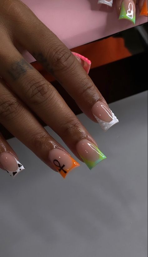 Acrylic Nails Short Design Art Ideas, Summer Shorties Nails Designs, Cow Girl Nails Acrylic, Fall Sets Nails Short, Shorties Nails French, Gel Nail Designs Aesthetic, S And S Nail Designs, Cute French Tip Nails Designs Short, La Nails Design