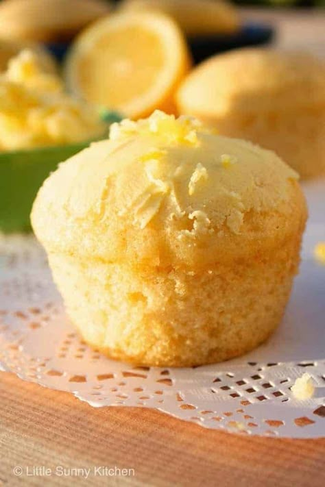 Lemon Muffin Recipes, Little Sunny Kitchen, Sunny Kitchen, Banana Muffin Recipe, Sweet Muffin, Muffin Tin Recipes, Lemon Muffins, Muffin Bread, Lemon Cupcakes