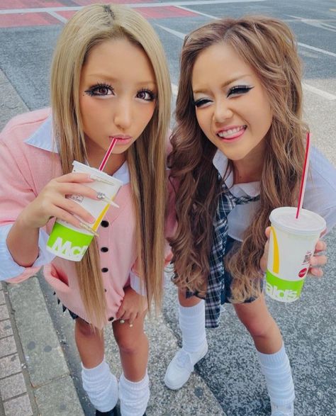 gyaru gaijin kogal kogyaru summer gals yamanba manba ganguro aesthetic wild y2k 2000s emo pink gyarucore bimbo bimbocore av hot girls lesbians ssummerbeach colorful multicolor decora cyber cybercore gyarucore egg kei peach bl00d edit instagram post story baddies postbad baddie Kogal Fashion, Kogal Gyaru, Egg Magazine, Gyaru Aesthetic, Agejo Gyaru, Gyaru Makeup, Hime Gyaru, The Baddest, Gyaru Fashion