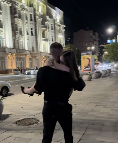 Carry Her In His Arms, Guy Carrying Girl Aesthetic, Guy Carrying Girl, Guy Faceless, Couple Carrying, Aesthetics Night, Couple Aesthetics, Night Walk, Evening Walk