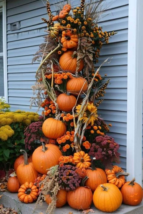 Outdoor Fall Decor Ideas, Outdoor Fall Decor, Orange Blanket, Fall Gardening, Mcgill University, Fall Beauty, Halloween Crafts Decorations, Fall Decor Ideas, Fall Arrangements