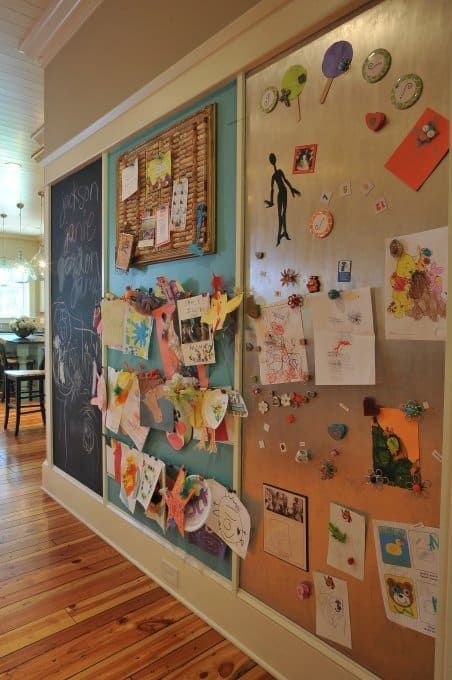 Kids Art Galleries, Art Display Kids, Chalk Wall, Easy Art For Kids, Interactive Walls, Large Scale Art, Kids' Playroom, Playroom Organization, Toy Storage Boxes