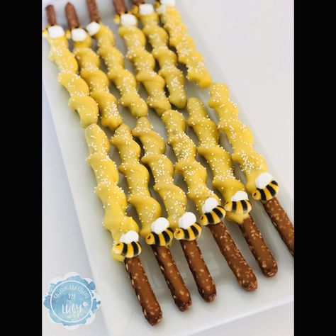 Bumble Bee Desserts, Winnie The Pooh Pretzel Rods, Bee Pretzel Rods, Winnie The Pooh Treat Table, Bee Desserts, Caramel Pretzel Rods, Bee Cake Pops, Chocolate Covered Pretzel Sticks, Boho Event