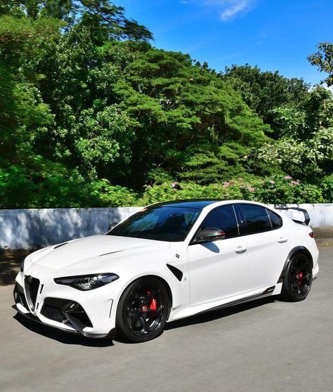 Alfa Romeo Giulia Quadrifoglio, Photo C, Alfa Romeo Giulia, Alfa Romeo, Exotic Cars, Magazine, Cars, White