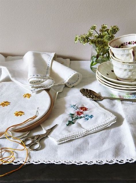 Embroider Napkins, Simple Stitching, Country Living Uk, Diy Napkins, Embroidered Napkins, Diy Cross Stitch, Hand Embroidery Art, Embroidery Inspiration, Country Living