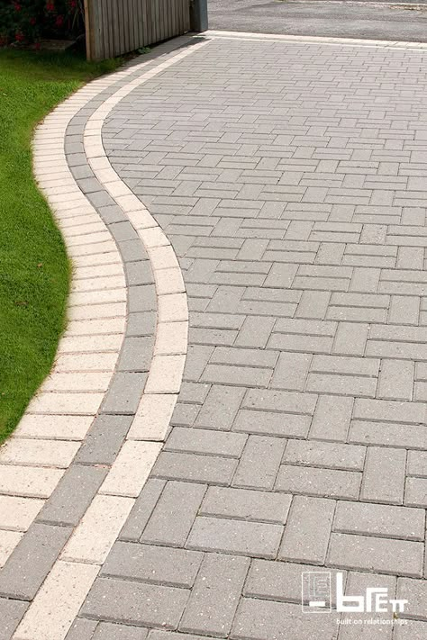 Painted Concrete Driveway Ideas, Front Yard Walkway Ideas, Yard Walkway Ideas, Driveway Pavers Design, Garden Walkway Ideas, Walkway Design Ideas, Pavers Driveway, Front Garden Ideas Driveway, Sophisticated Garden