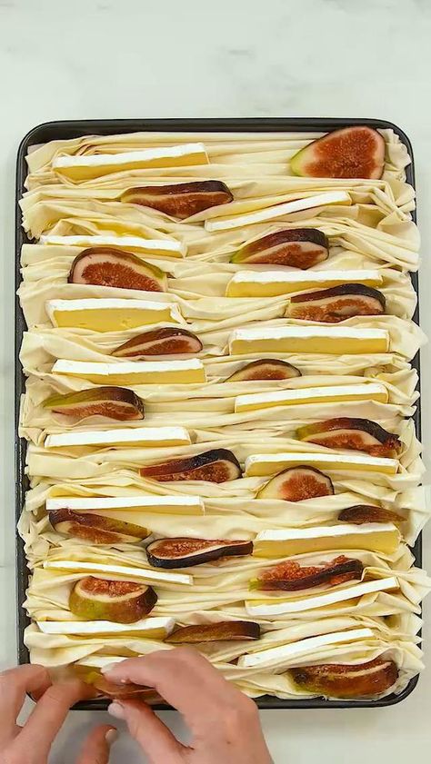 Fig Brie, Crinkle Cake, Filo Pastry Recipes, Crockpot Healthy, Potato Dinner, Filo Pastry, Fig Recipes, Fresh Figs, Recipes Crockpot