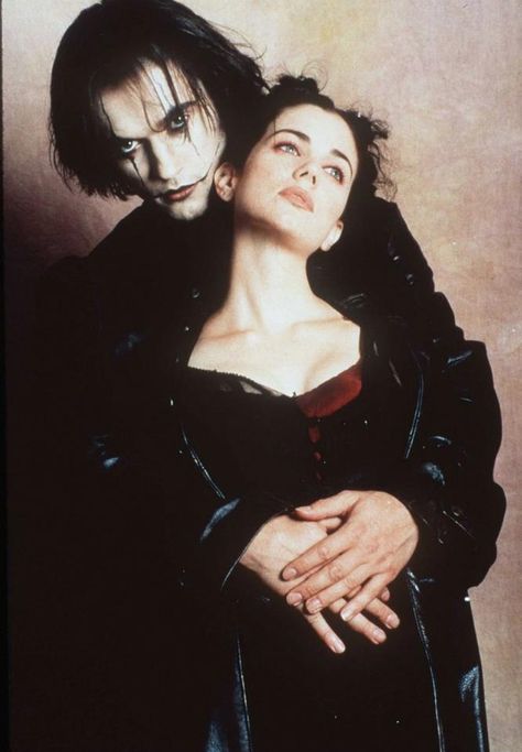 Ash Corven and Sarah in The Crow: City of Angels. The Crow City Of Angels, Mia Kirshner, Crow Movie, Brandon Lee, Gothic Romance, Romantic Goth, The Crow, Movie Couples, City Of Angels