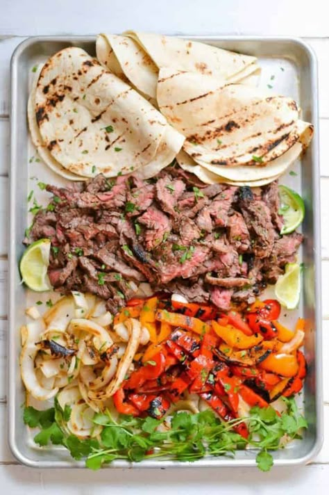 Skirt Steak Fajitas and The Greatest Quick and Healthy Meals Ever! Skirt Steak Fajitas, Steak Fajita Recipe, Resep Diet, Fajita Recipe, Steak Fajitas, God Mat, Skirt Steak, Carne Asada, Idee Pasto Sano