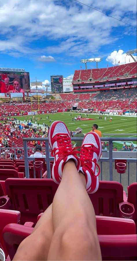 White And Red Dunks Outfit, Red Nike Dunks, Dunk High Outfit, Red Dunks, Black Relationship, Hoco Inspo, Dunks Outfit, Red Jordans, Sneakers Jordans