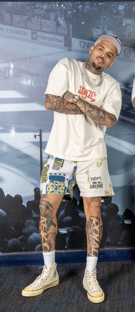 Chris Brown Drip, Chris Brown Fashion Outfits, Chris Brown Street Style, Chris Brown Outfits 2023, Chris Brown Fits, Chris Brown Style Outfits, Chris Brown Concert Outfit, Chris Brown Fashion, Brown Jordan 1