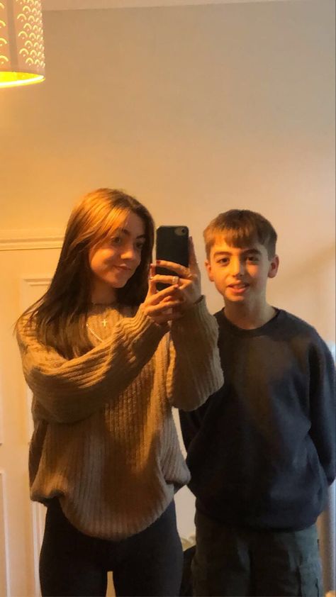 Me And My Brother Pictures, Older Brother And Younger Sister, Photo Wattpad, Brother Pictures, Heaven Wallpaper, Siblings Goals, Pretty Brunette, Older Siblings, Younger Brother