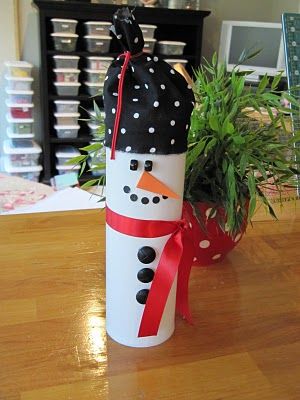 Recycled Pringles can - use as a cookie container - will make great gifts Recycled Containers, Pringles Can, Cookie Container, Recycling Containers, Snowman Crafts, Can Crafts, Christmas Goodies, Winter Crafts, Xmas Crafts