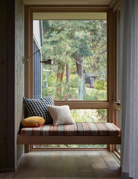 Explore A Stunning Modern Lakeside Cabin In Washington Cozy Window Nook, Sofa Window, Vermont House, Window Bench Seat, Exterior Materials, Window Nook, Cottage Porch, Lakeside Cabin, Barn Interior