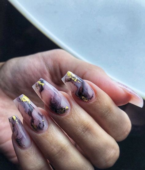 Black And Gold Marble Nails, Marble Nails With Gold Flakes, Nails With Foil Flakes, Foil Flakes Nail Art, Brown Marble Nails, Gold Flake Nails, Marble Nails Design, Nails With Gold Flakes, Black Marble Nails