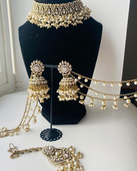 Calgary, Alberta 🇨🇦 In person and video call appointments available • To place an order DM/text or WhatsApp us with a picture of the piece >> 📱 • we offer a wide variety of Indian jewelry and we also provide wedding accessories for rent Jago, Mayian fatti, Mayiaan chunni etc •Canada 🇨🇦, USA 🇺🇸 shipping available! Free shipping on $150+ #yyc #elegantbydeep #calgary #bridaljewellery #bridalrental #yycrentals #calgaryinfluencer #vancouverphotography #yycphotography #calgarybusinesswomen #l... Heavy Earrings For Wedding, Gold Bridal Jewellery Indian, Heavy Jewellery, Indian Wedding Jewelry Sets, Indian Accessories, Punjabi Bride, Indian Bridal Jewelry Sets, Appointments Available, Indian Necklace