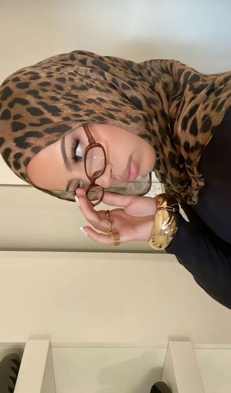 Baddie Hijabi Outfits, Muslim Streetwear, Hijabi Styles, Outfit Ideas Modest, Modest Outfits Muslim, Modest Winter Outfits, Hijab Accessories, Outfits Muslim, Hijab Inspiration