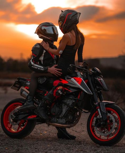 Bike Lovers Couple Photography, Bike Couples Photography, Motorcycle Couple Pictures, Biker Girl Outfits, Bike Couple, Biker Couple, Motorcycle Couple, Biker Photography, Motocross Love