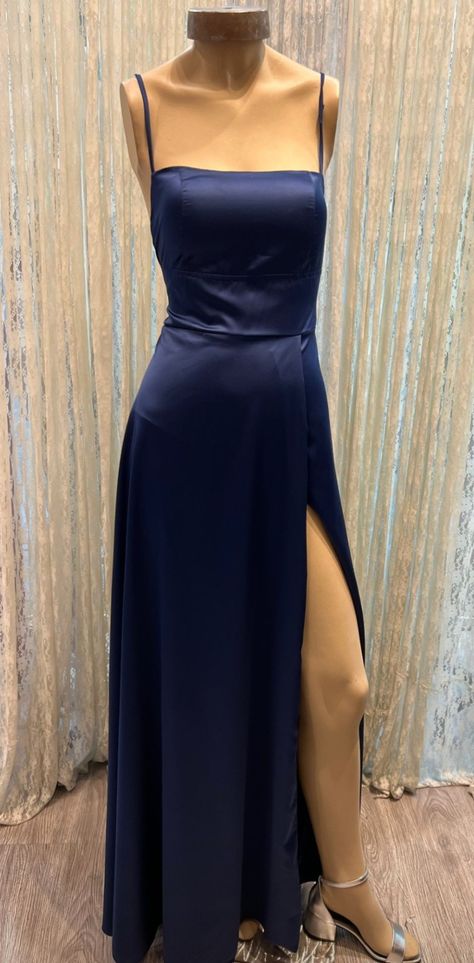 Midnight Blue Dama Dresses, Winter Formal Dresses Long Blue, Dark Blue Gala Dress, Dark Blue Winter Formal Dresses, Simple Satin Prom Dress, Graduation Dress Navy Blue, Dark Blue Graduation Dresses, Navy Prom Dress Aesthetic, Long Dark Blue Dress Formal