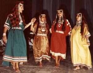 The Yemenite Jews Yemen Clothes, Yemenite Jews, Yemen Women, Yemeni Clothes, Arab Culture, Jewish Women, Jewish Culture, Jewish History, Folk Dresses