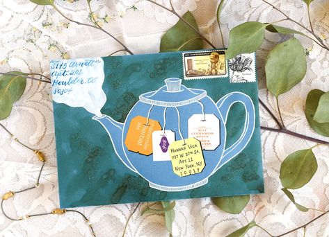 If you have a few minutes to make some lovely and unique envelope art, then you'll enjoy this simple tutorial! Get your tea bag tags ready! Snail Mail Envelopes, Snail Mail Inspiration, Snail Mail Art, Unique Envelopes, Mail Art Envelopes, Fun Mail, Decorated Envelopes, Pocket Letter, Pen Pal Letters