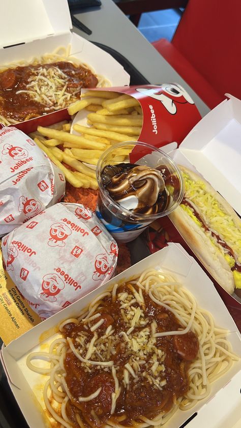 Jolibee Pics Food, Jollibee Aesthetic Take Out, Jollibee Food Photography, Aesthetic Jollibee, Jollibee Aesthetic Food, Jollibee Food Take Out, Jollibee Ig Story, Jollibee Date, Food Jollibee