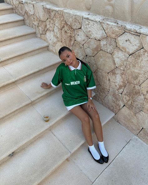 Kylee | 🥰🥰!!! | Instagram Women’s Soccer Jersey Outfit, Soccer Top Outfit Women, Fun Everyday Outfits, Oversize Jersey Outfit, Oversized Soccer Jersey Outfit, Soccer Jersey Outfit Women Aesthetic, Styling Soccer Jersey Women, Soccer Shirt Outfit Women, Football Top Outfit Women